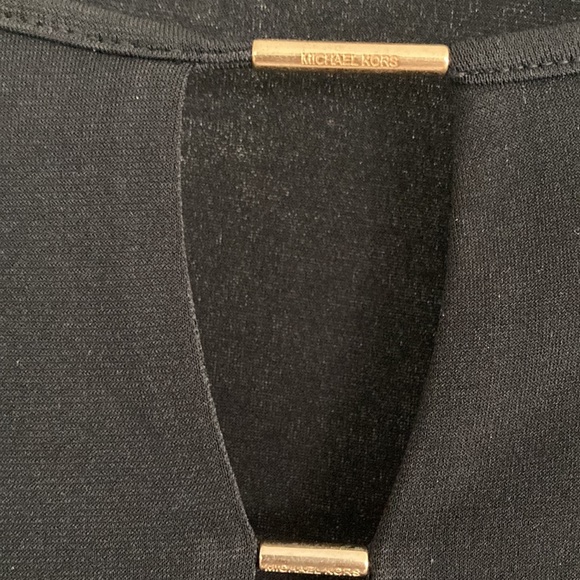 MICHAEL KORS VELL SLEEVE BAR- KEYHOLE BLOUSE SIZE S - Picture 7 of 7